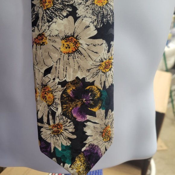 J. BLADES & CO. PURE SILK TIE NECKTIE FLOWERS / FLORAL PATTERN - Picture 3 of 7